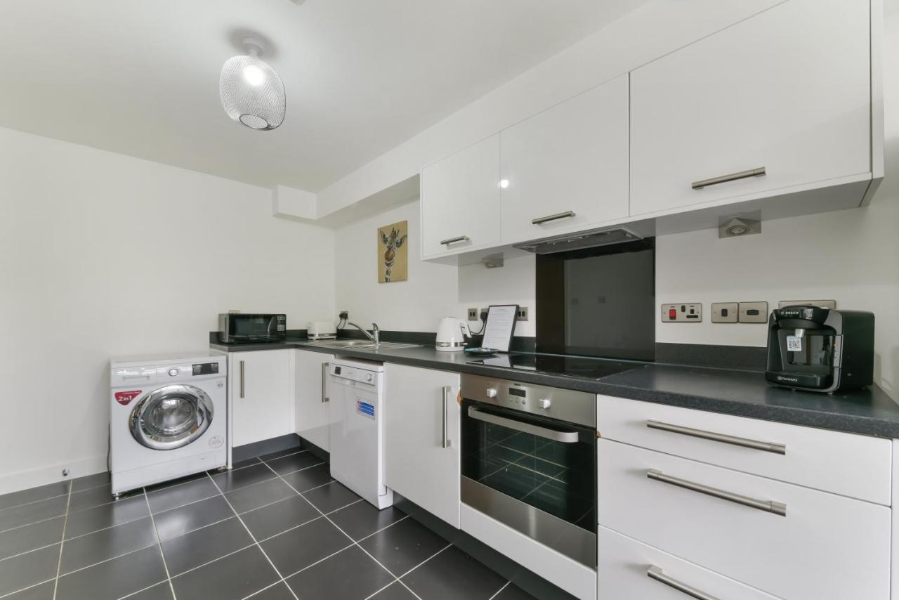 Spacious, Quiet And Modern Apartment London Exterior photo